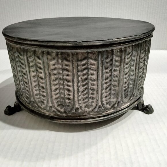 Round Metal Cake/Display Risers, Set of Two, Vintage, NWT - Picture 8 of 14